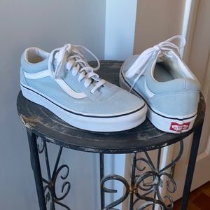 Vans size 7 women’s light blue with white accents. Excellent condition.